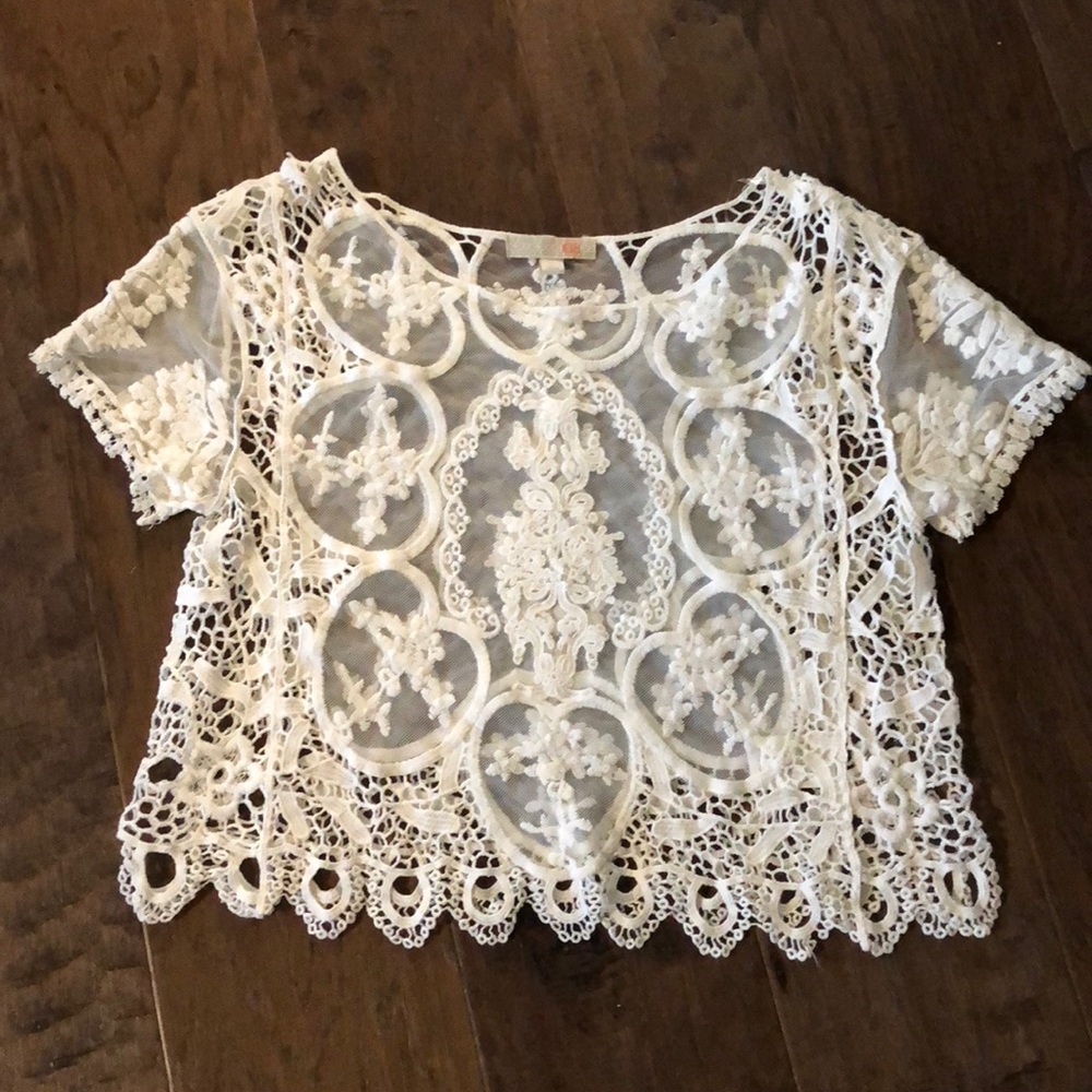 Gianni Bini white  lace cropped top